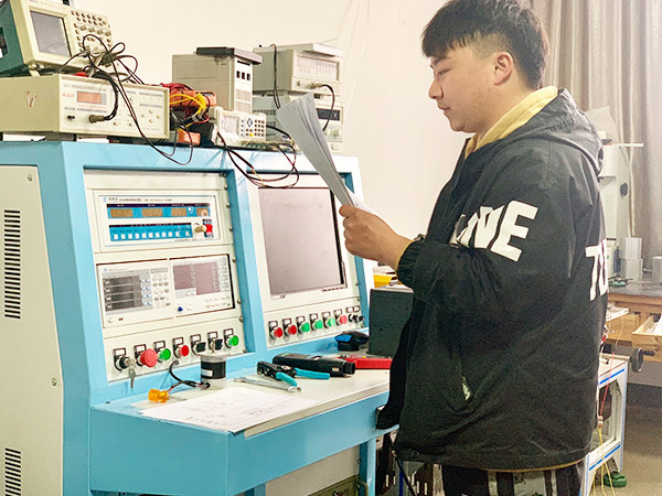 三相異步電動(dòng)機(jī)